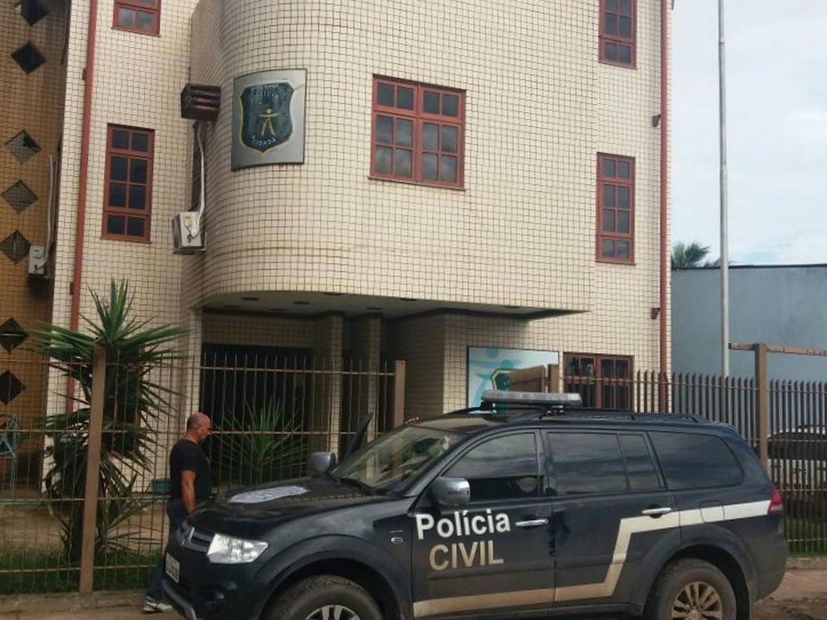 Dois jovens e um adolescente são detidos após roubo em mercantil e fuga em carro | Amapá