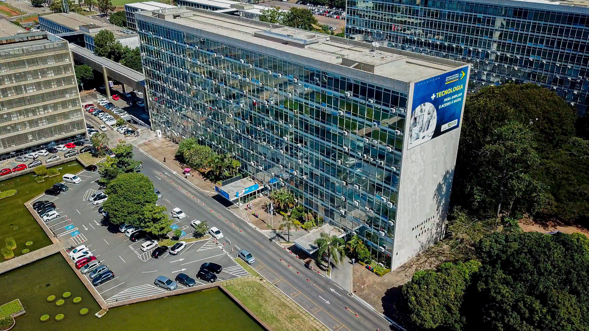 É #FAKE anúncio no Instagram que promete vagas para agente de saúde e salário de até R$ 5 mil; trata-se de golpe
