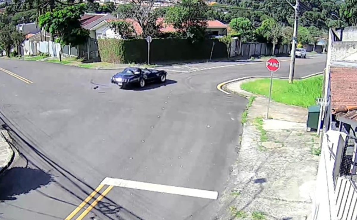 Motorista sem CNH é flagrado fazendo manobras perigosas; vídeo