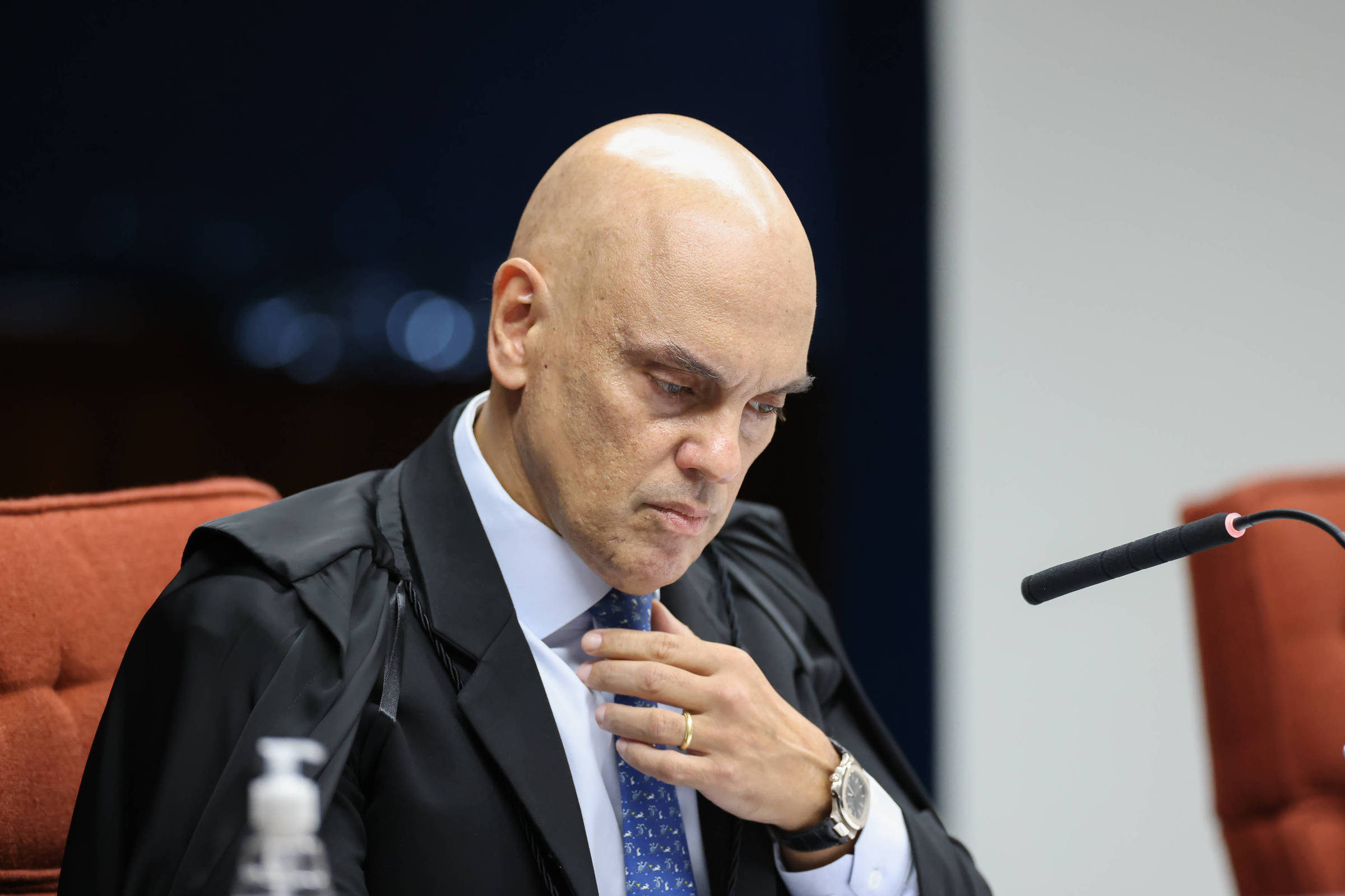 Moraes abre novo inquérito contra Zambelli por obstrução – 04/06/2025 – Poder