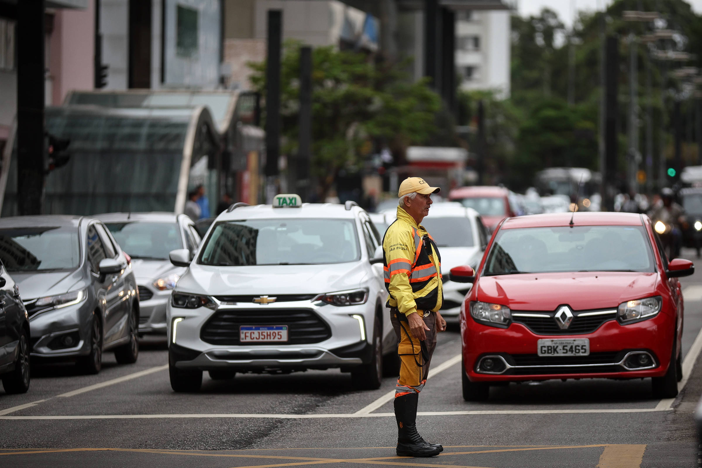 CET tem menos agentes, apesar do aumento da frota em SP – 10/06/2025 – Painel