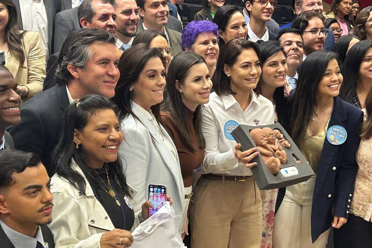 ‘Tem que ir para a porta do STF, meu amor’, diz Michelle – 10/06/2025 – Poder