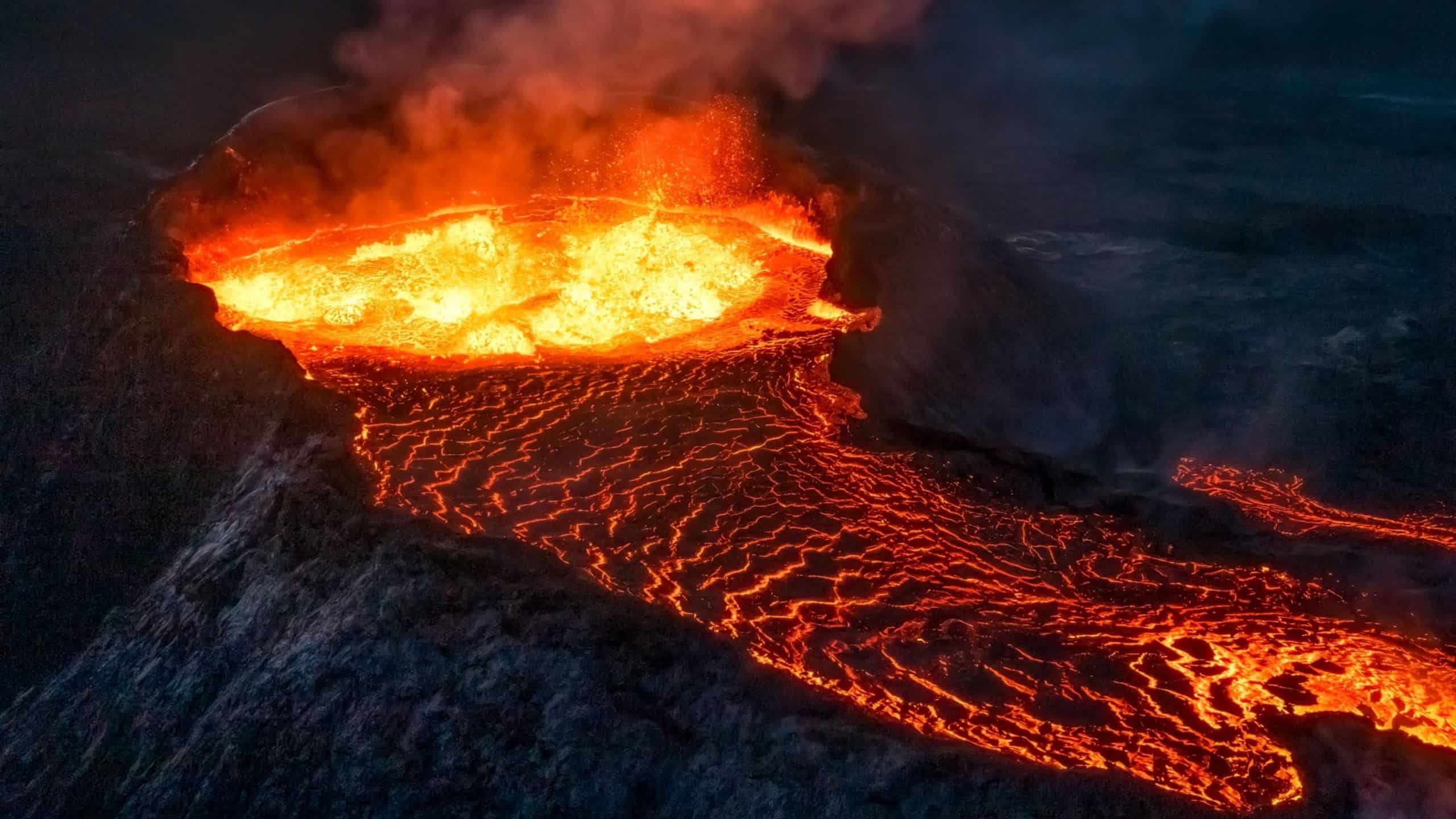 ‘Rio de fogo’: a erupção do vulcão na Itália vista do espaço