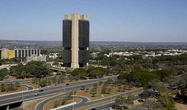 Boletim Focus: mercado financeiro reduz estimativa de inflação em 2025 e projeta alta maior do PIB