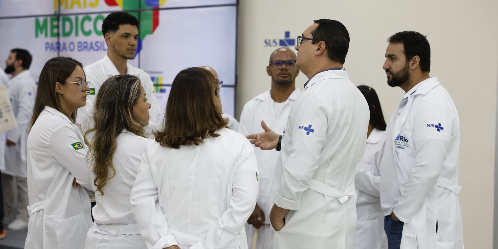 Governo anuncia bolsas para ampliar número de médicos e residentes