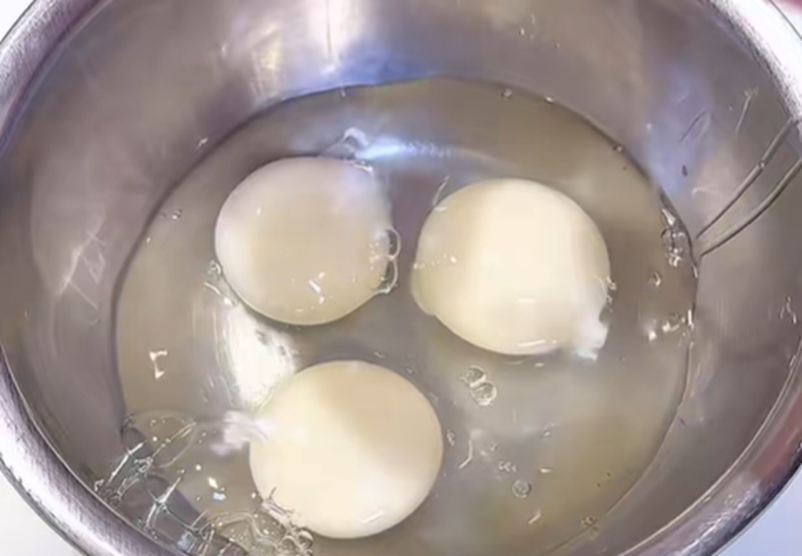 É #FATO: Vídeo mostra ovos com gemas brancas em restaurante no Japão | Fato ou Fake