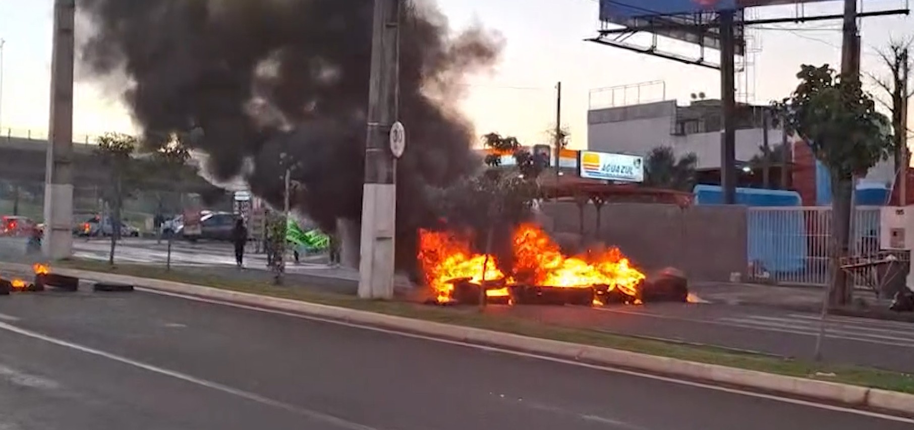 Londrina registra onda de protestos após morte de homem em abordagem policial; avenidas foram bloqueadas | Norte e Noroeste