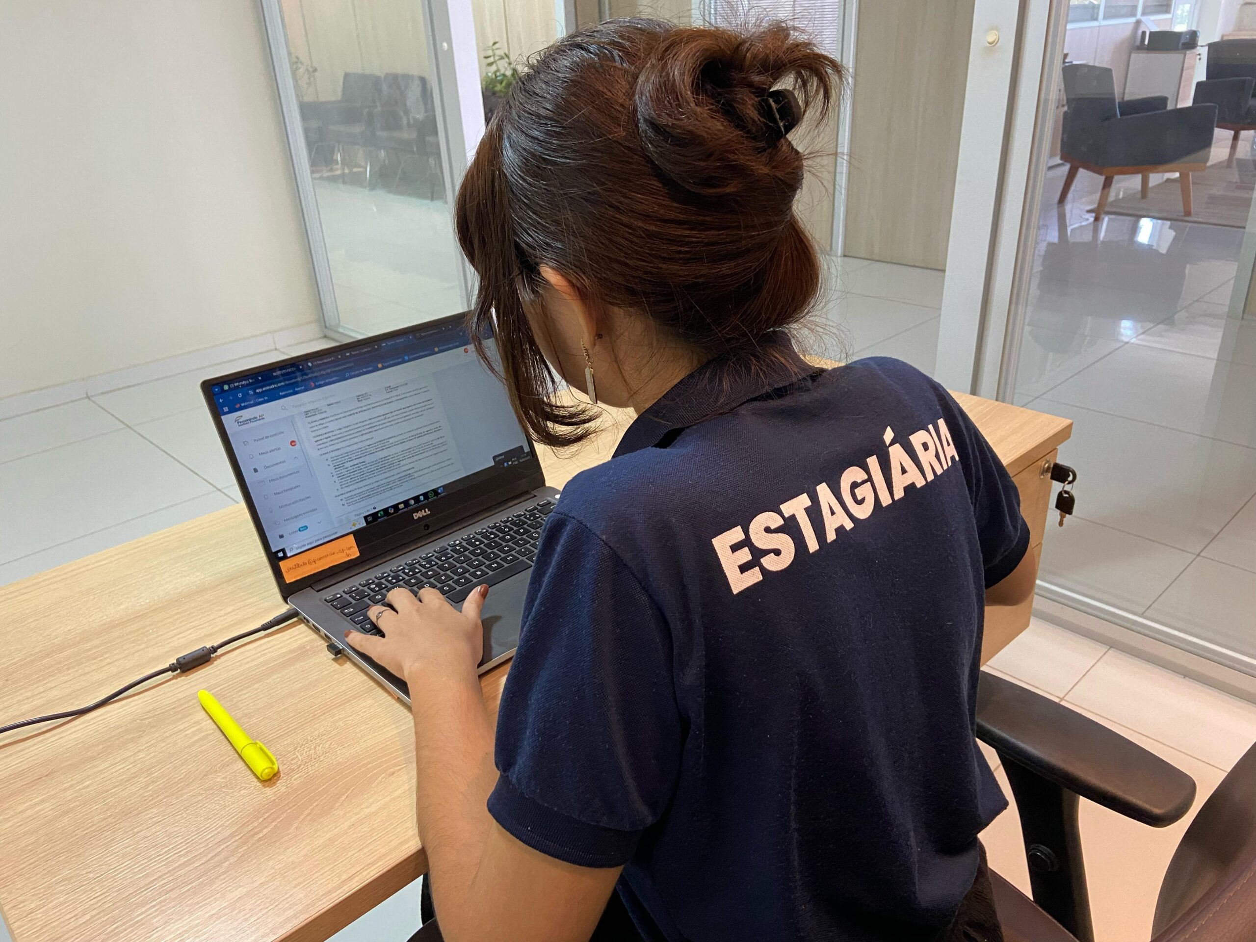 6 em cada 10 estudantes escolhem a graduação para melhorar as oportunidades de emprego, diz estudo