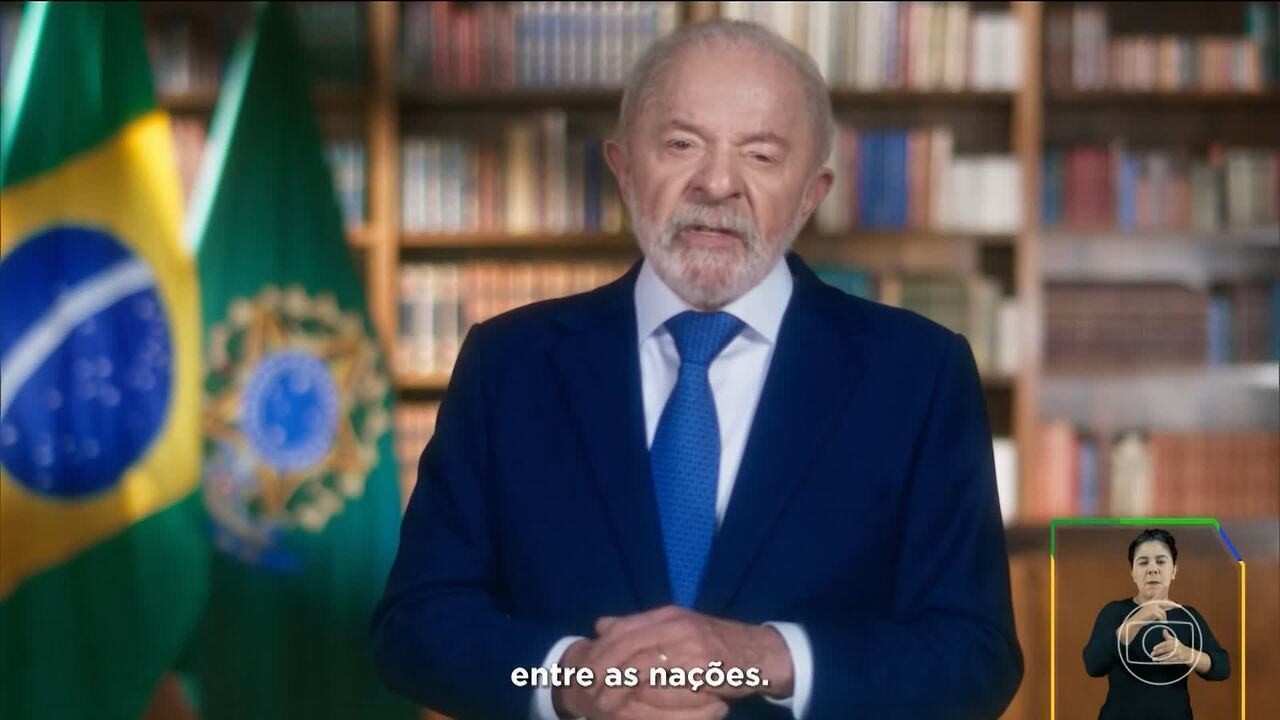 Dólar abre em alta, à espera da resposta do Brasil ao tarifaço