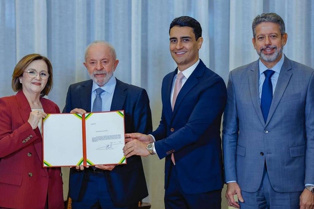 Lula posa com prefeito de Maceió, que apoiou Bolsonaro – 11/07/2025 – Brasília Hoje