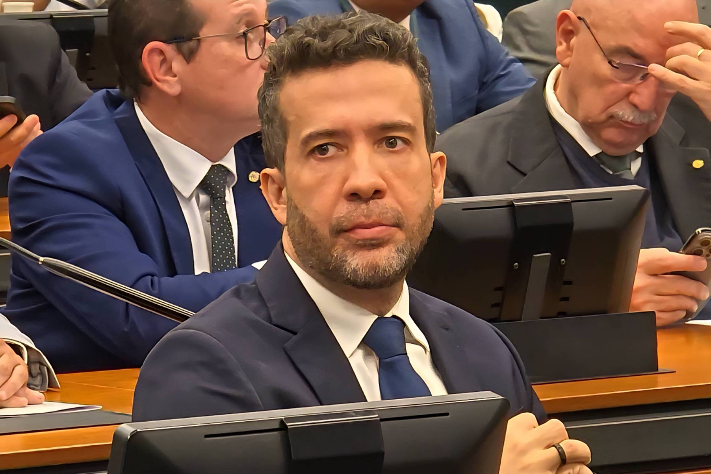 Janones não recorre após risco de levar suspensão maior – 16/07/2025 – Poder