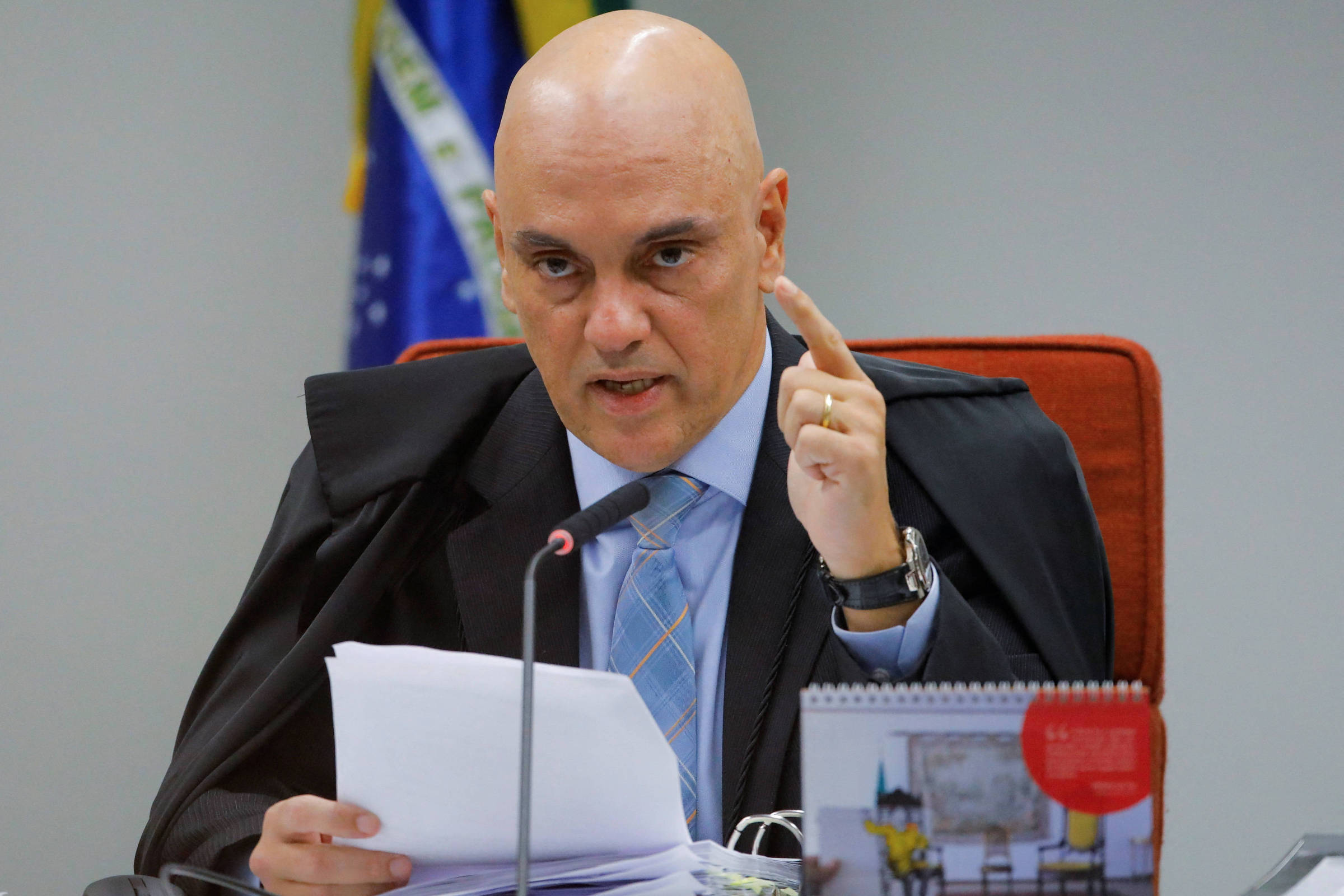 Moraes: Eduardo Bolsonaro intensificou conta ilícitas – 19/07/2025 – Poder