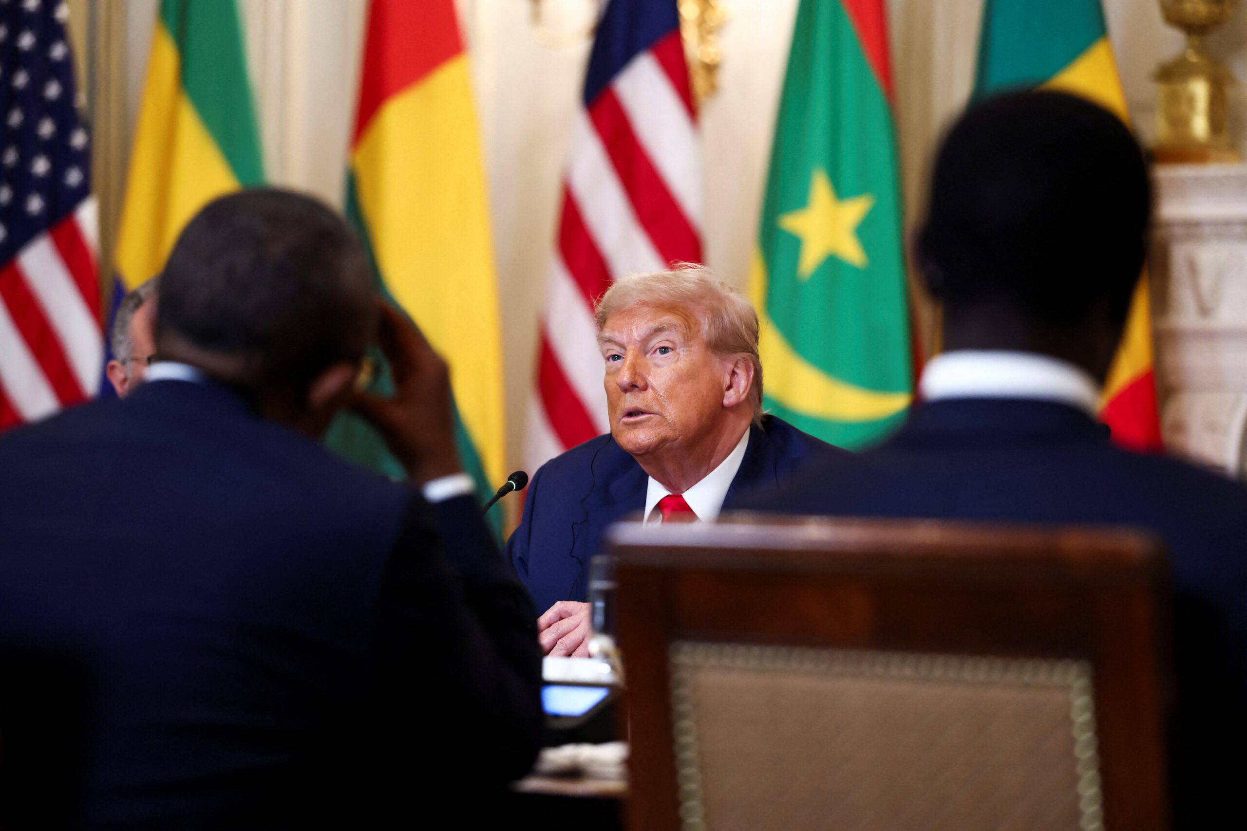 Tarifa de Trump contra o Brasil faz parte de estratégia global da extrema direita, diz especialista | O Assunto