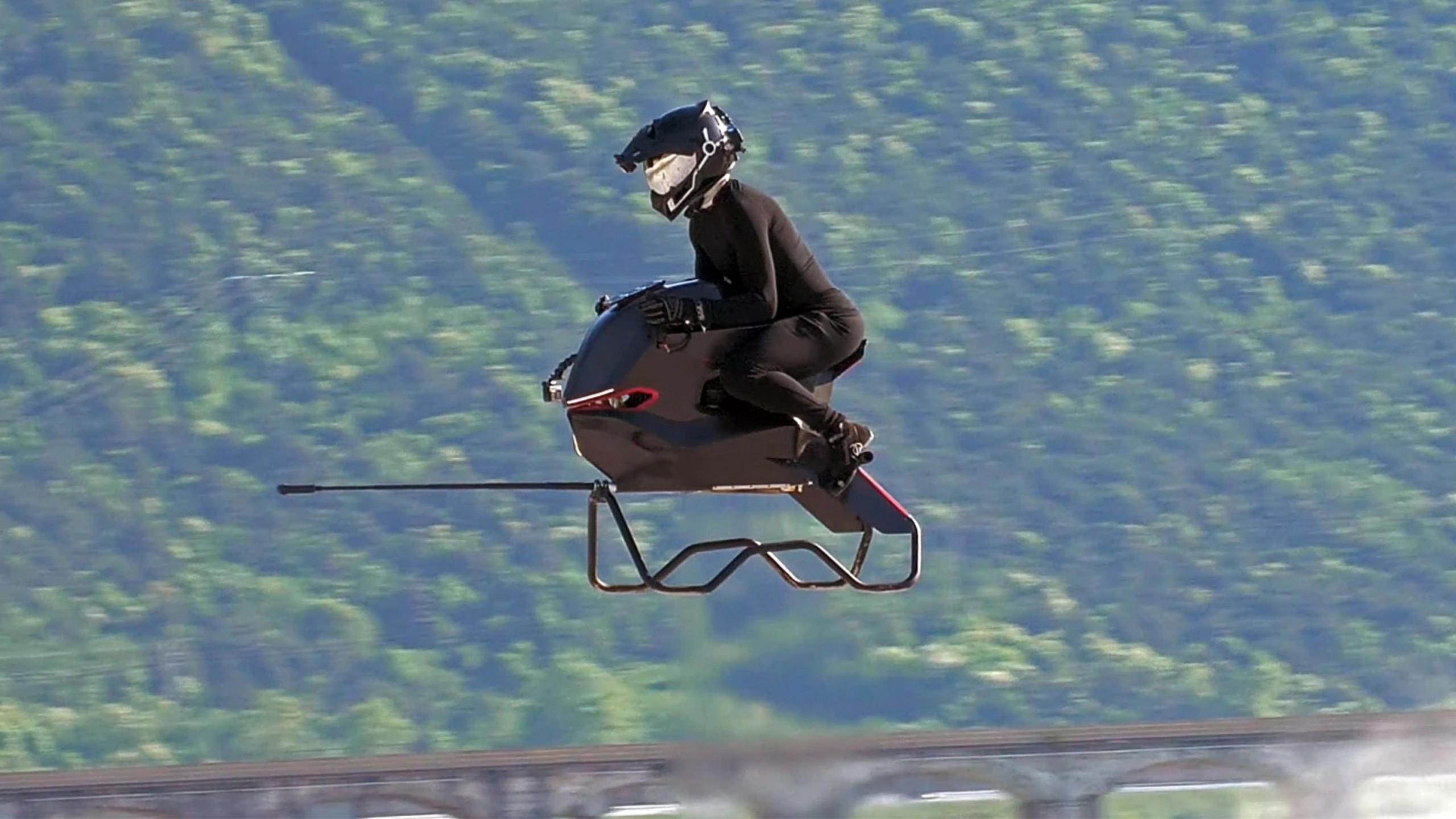 IA ou real? Startup posta mais um vídeo de moto voadora à la Star Wars