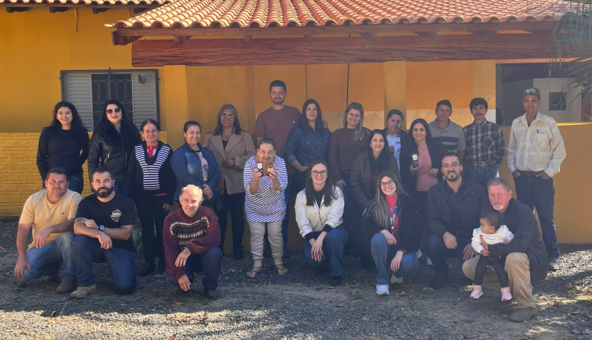 Ortigueira recebe apicultores de Tamarana para conhecer boas práticas com Selo Arte | ASN Paraná