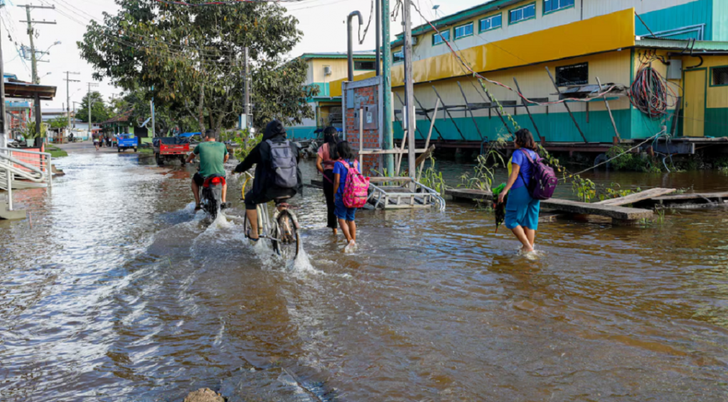 Cheia no Amazonas afeta mais de 533 mil pessoas e coloca 40 cidades em emergência