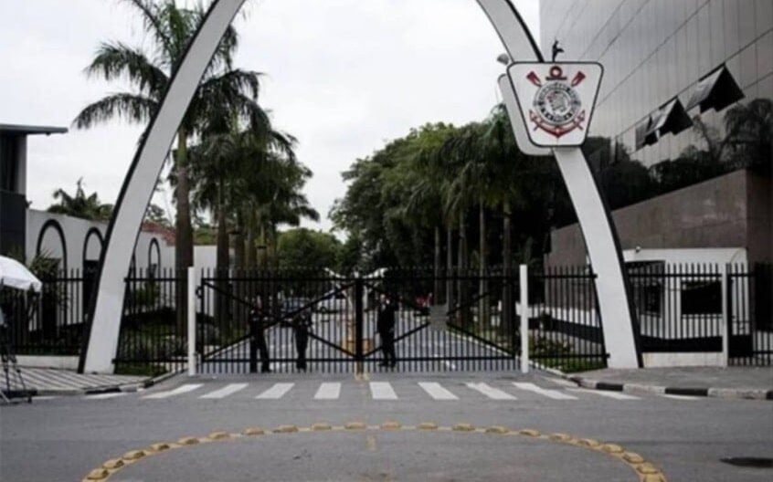 Organizada do Corinthians convoca protesto após derrota em clássico