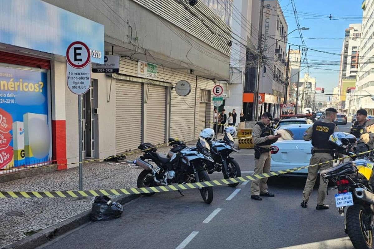 Mulher é morta por vizinho de quarto em pensionato cerca de um mês após negar se relacionar com ele, em Curitiba