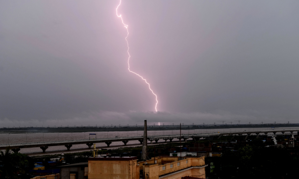 Raios deixam pelo menos 33 mortos na Índia