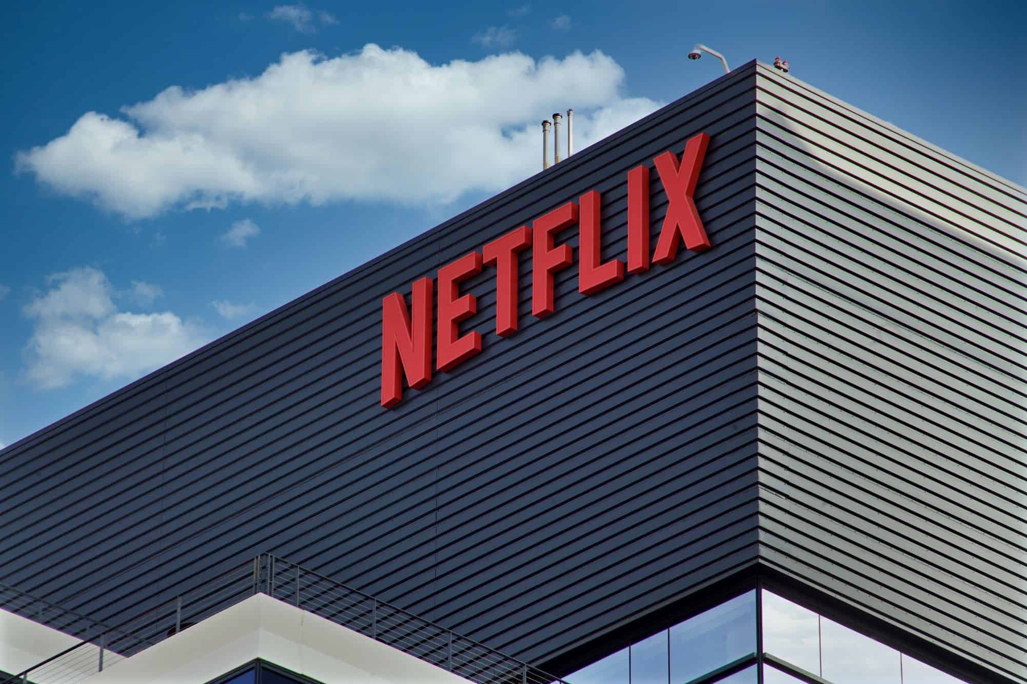 Quantas horas já foram ‘assistidas’ na Netflix em 2025? Mais do que você imagina!