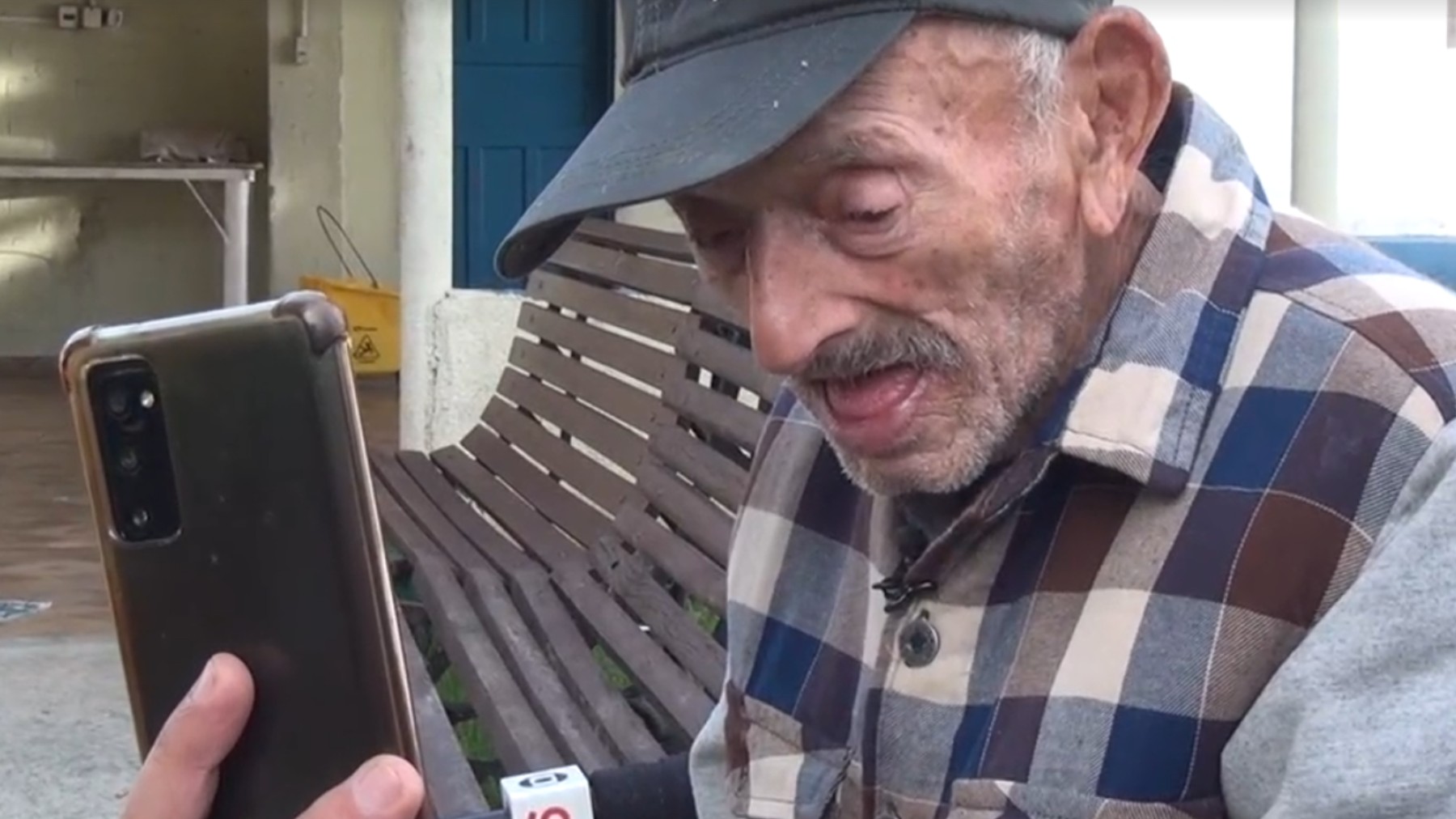 Filho reencontra pai depois de 60 anos após ver reportagem sobre viagem dele às Cataratas do Iguaçu