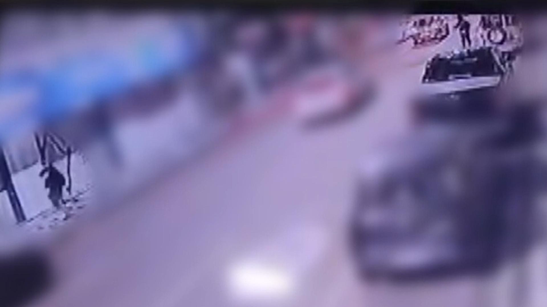 Homem é morto a tiros no Centro de Curitiba e perseguição é registrada por câmeras de segurança | Paraná