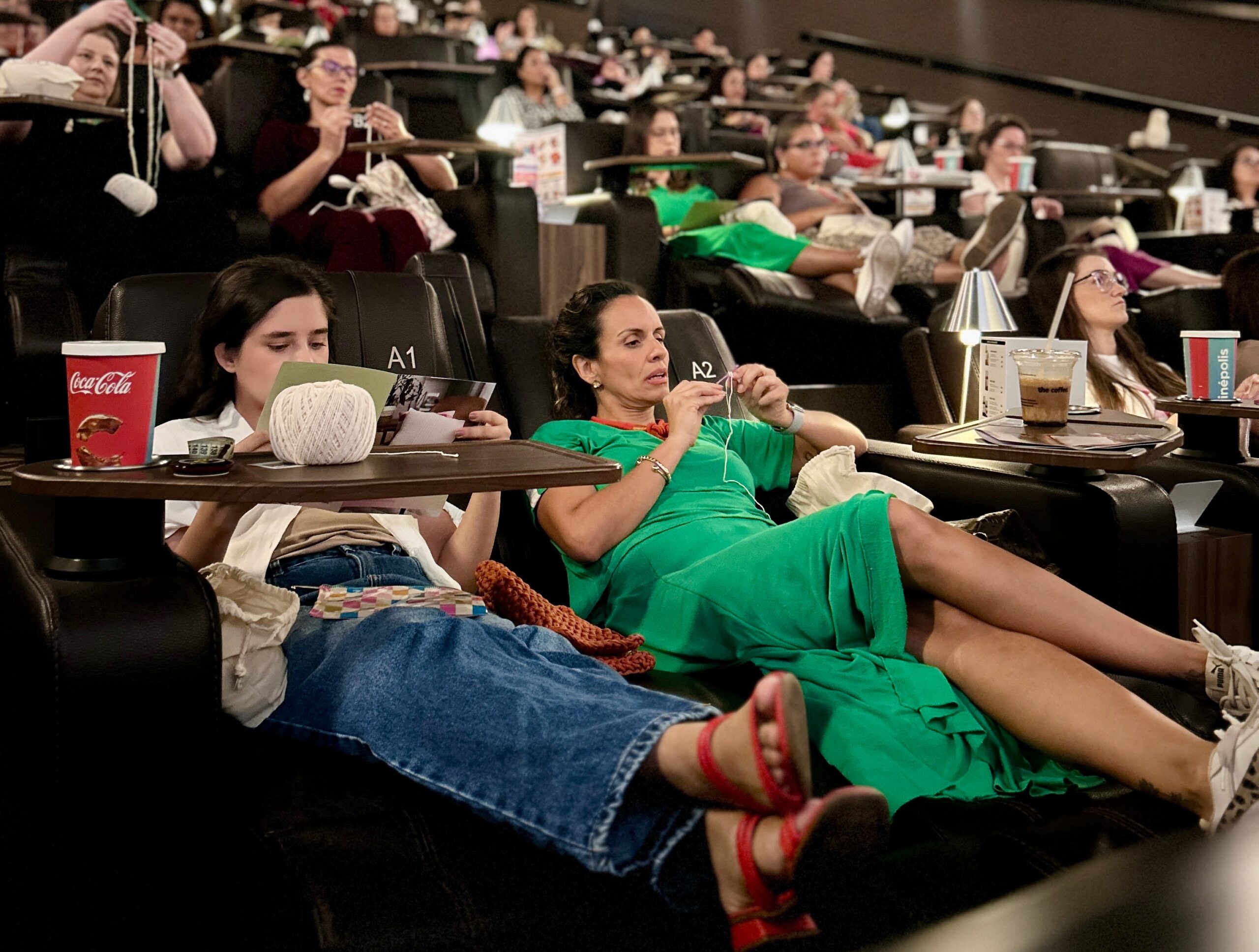 Jockey Plaza celebra o Dia dos Avós com tricô, cinema e memórias compartilhadas